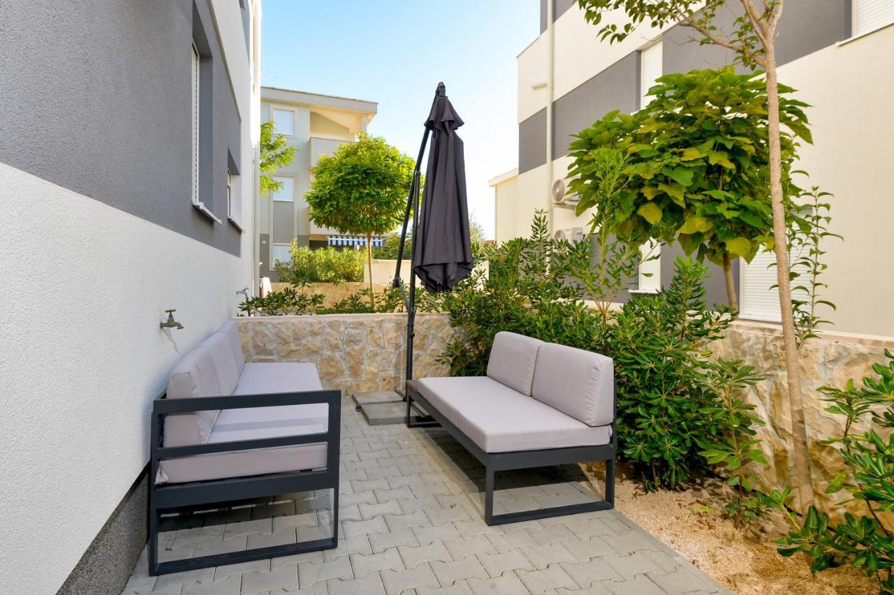 Relax Apartments Novalja Buitenkant foto