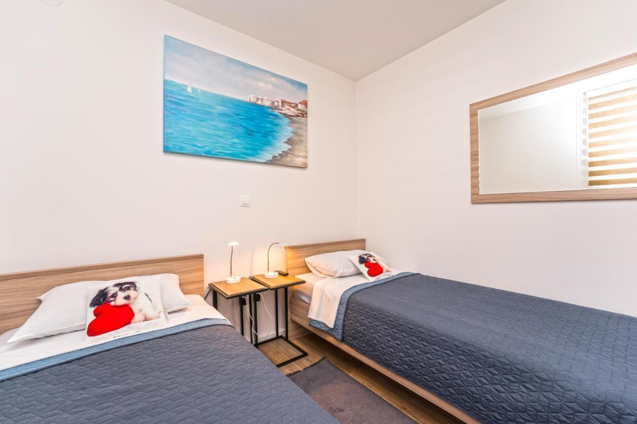 Relax Apartments Novalja Buitenkant foto